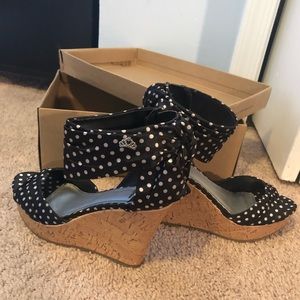 Navy platform hill with white polka dot💕